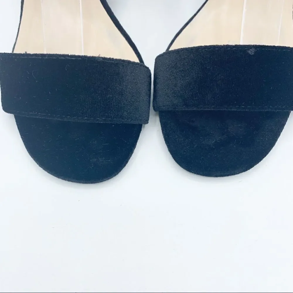 Qupid Women’s Velvet Wide Strap Chunky Heel Sandals‎ in Black Sz 7